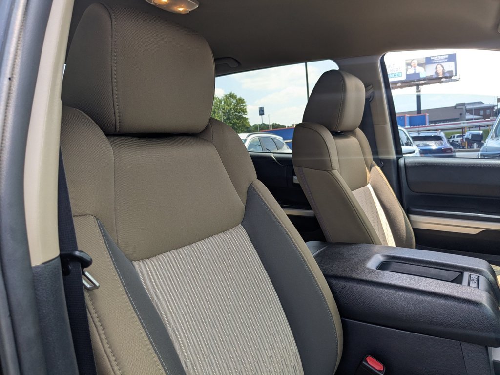 Used 2016  Toyota SR5 image 24