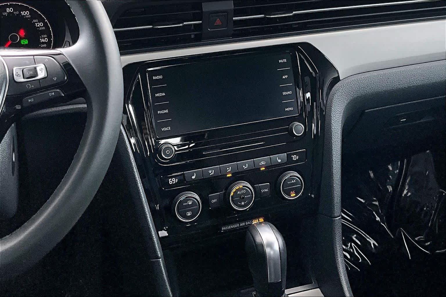 Certified Pre-Owned 2022 Volkswagen Passat 2.0T SE