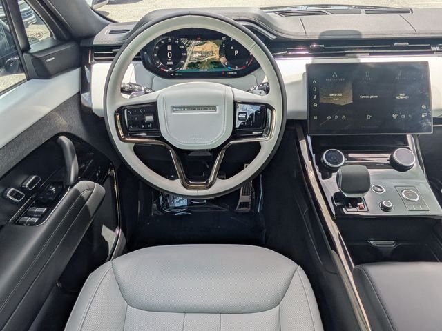 Used 2023 Black Land Rover SE Dynamic image 15