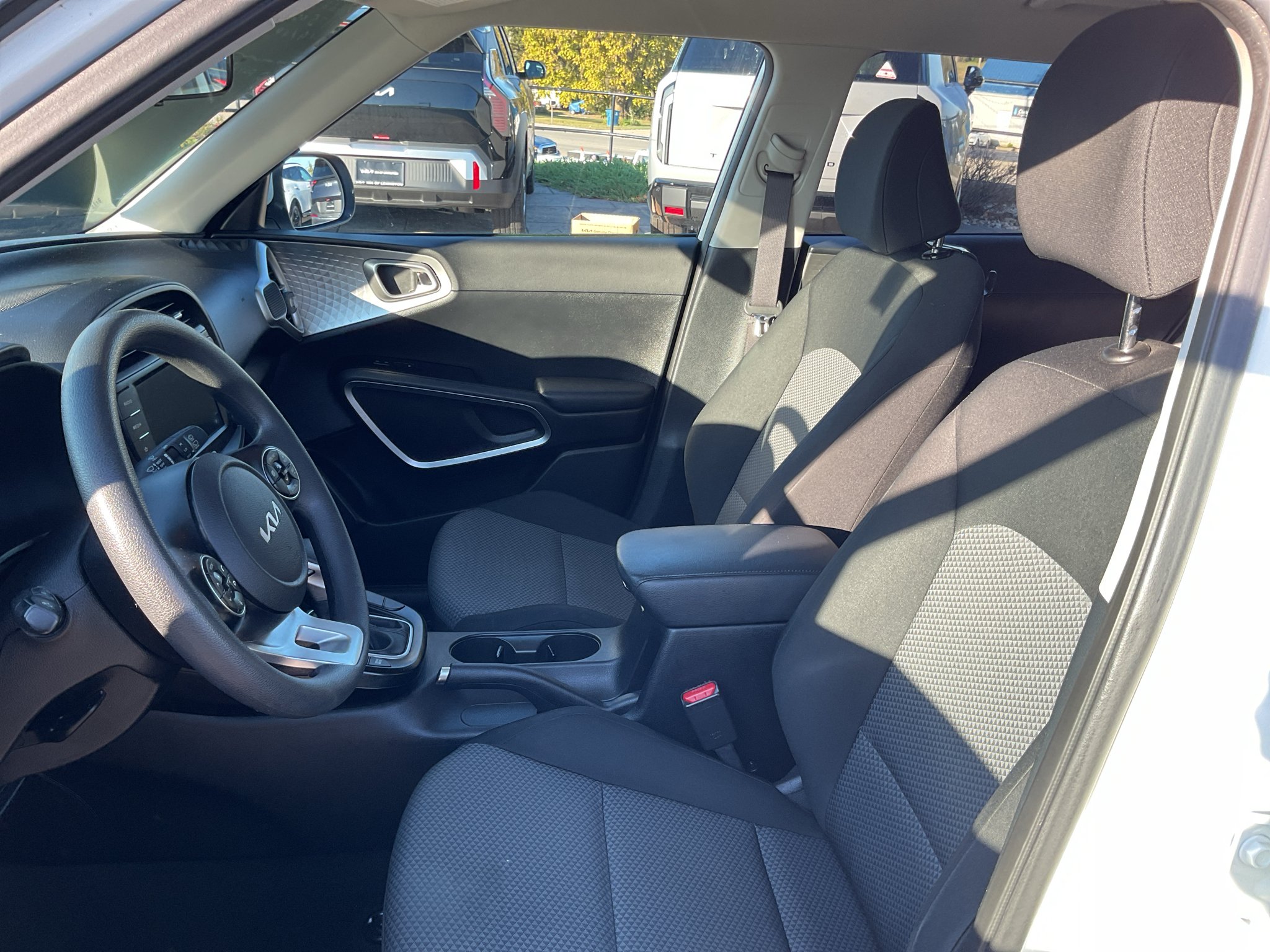 Used 2022 Snow White Pearl Kia LX image 16