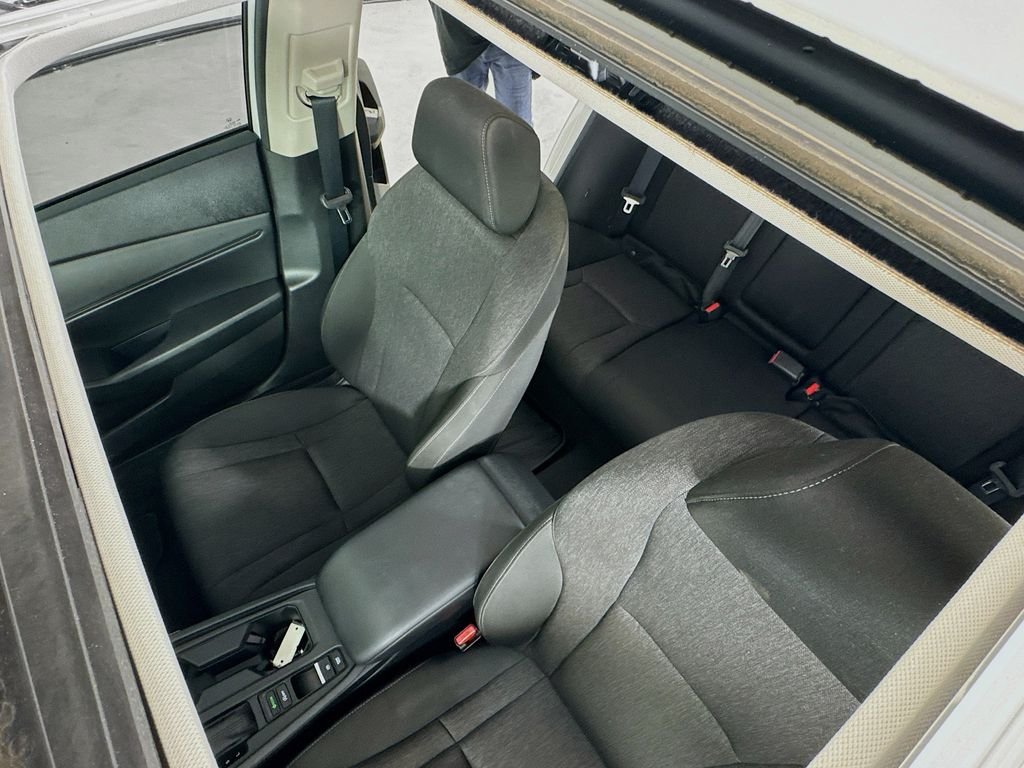 Used 2023 White Honda EX image 26