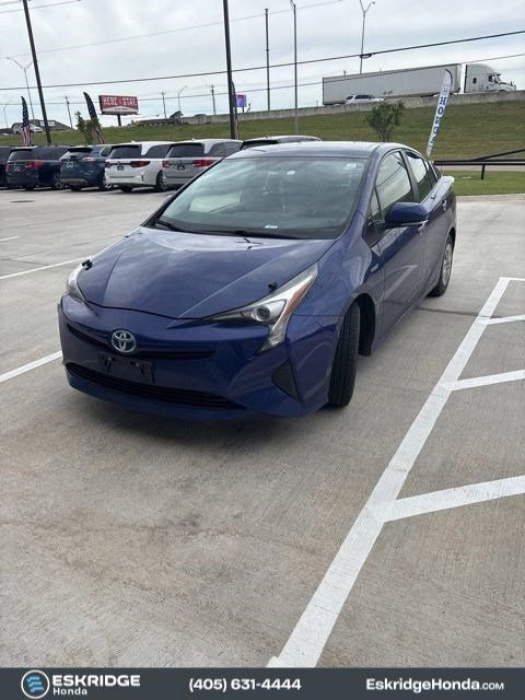 2016 Toyota Prius Two's photo