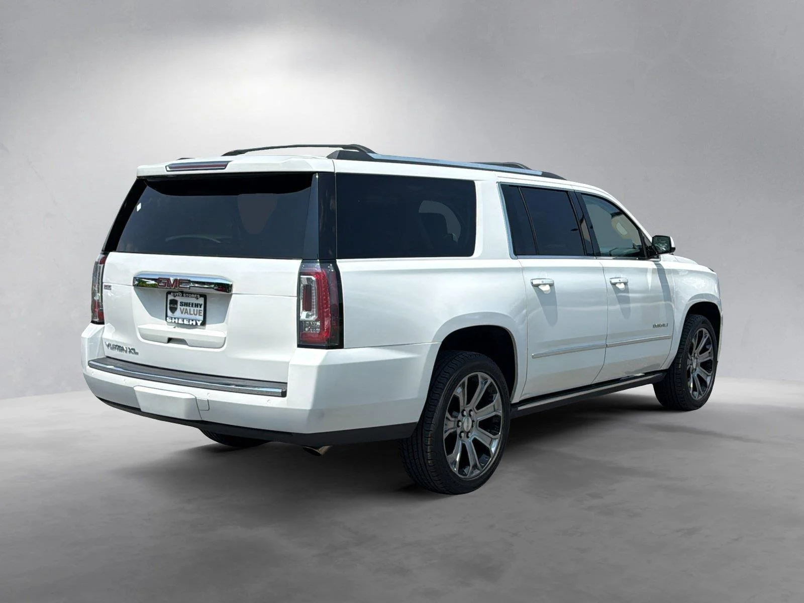 Used 2019 White Frost Tricoat GMC Denali image 11