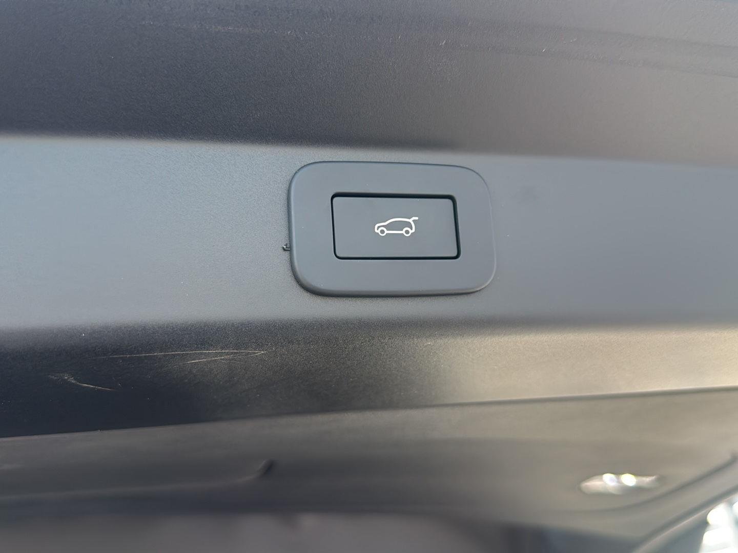 Certified Used 2025 Santorini Black Metallic Land Rover Dynamic SE image 12