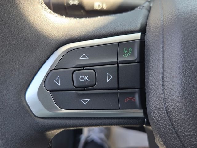 New 2026 Hydro Blue Pearl-Coat Exterior Paint Jeep Latitude image 25