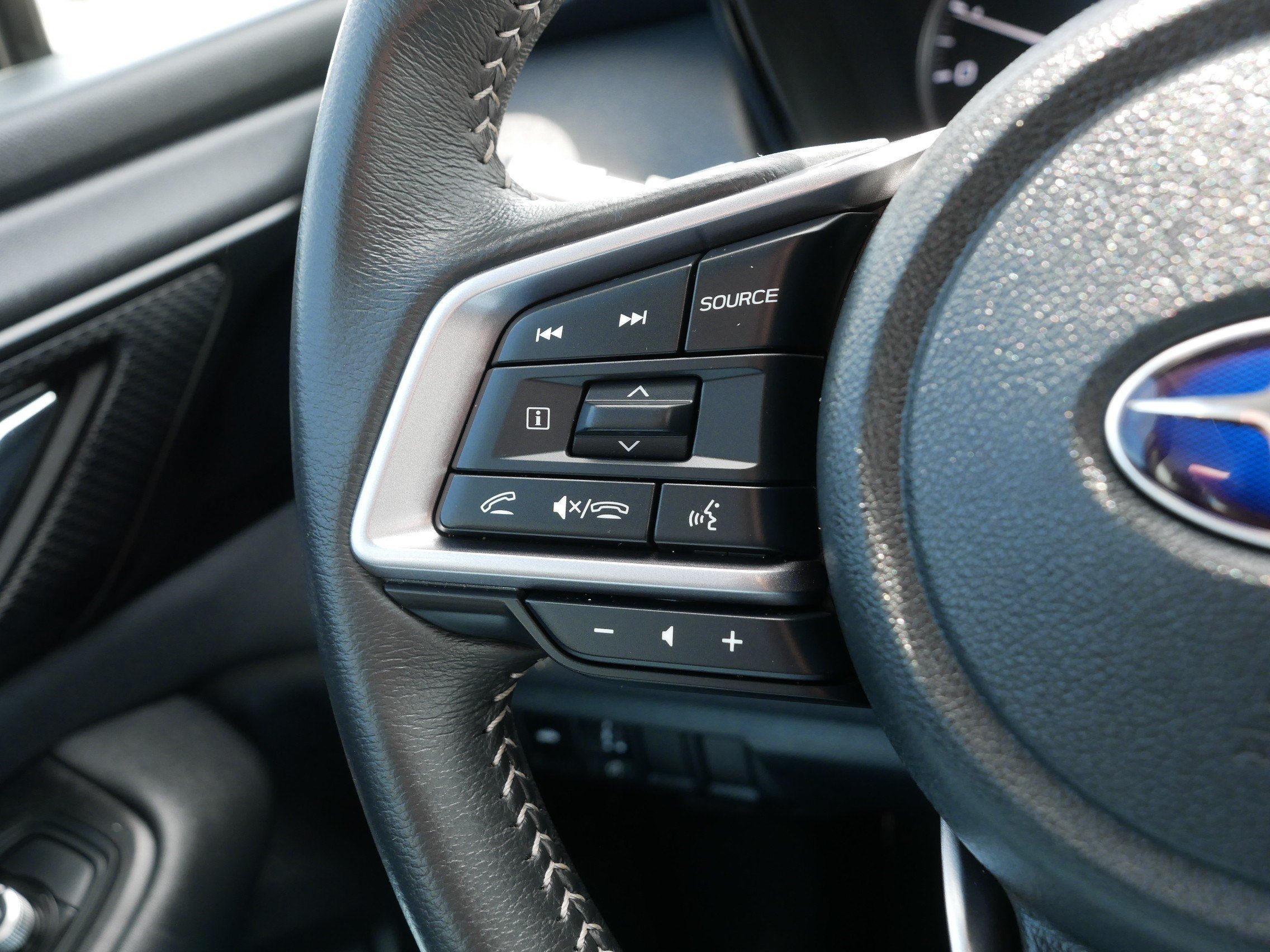 Used 2025 Cosmic Blue Pearl Subaru Premium image 31
