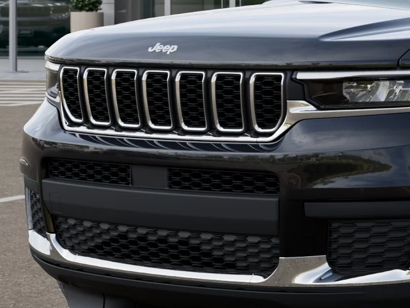 New 2026 Diamond Black Crystal Pearl-Coat Exterior Paint Jeep Laredo image 37