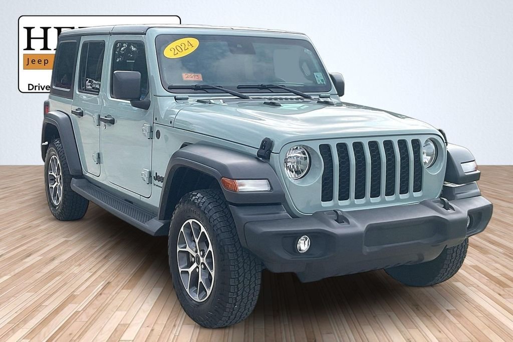 Used 2024  Jeep Sport S image 2
