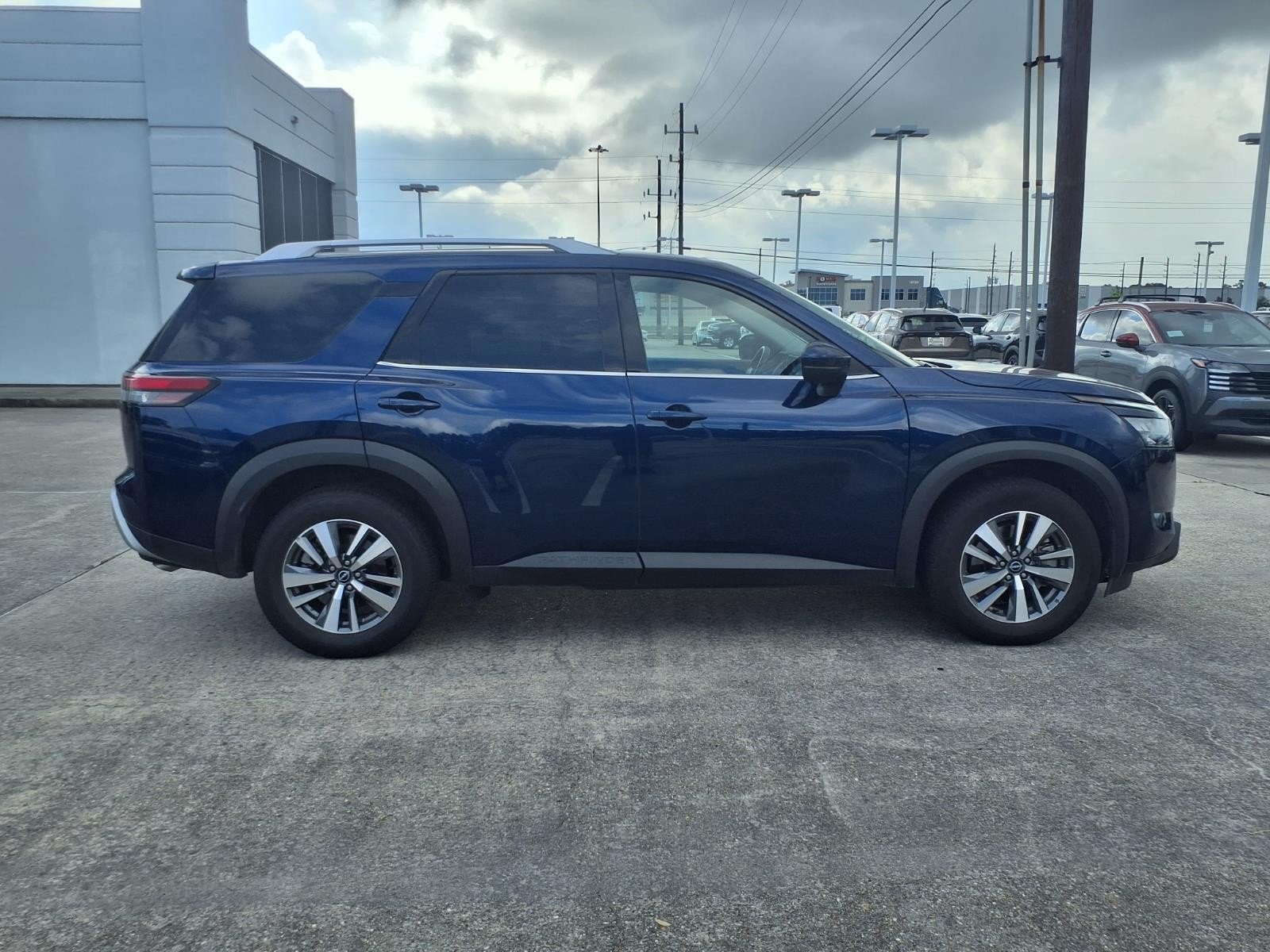 Certified Used 2025 Deep Ocean Blue Pearl Nissan SL image 9