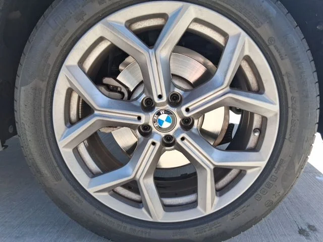 Used 2024 White BMW sDrive30i image 18