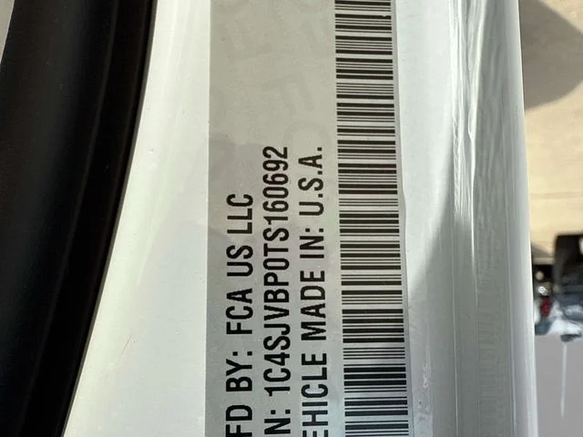 New 2026 Bright White Clear-Coat Exterior Paint Jeep Limited Altitude image 35