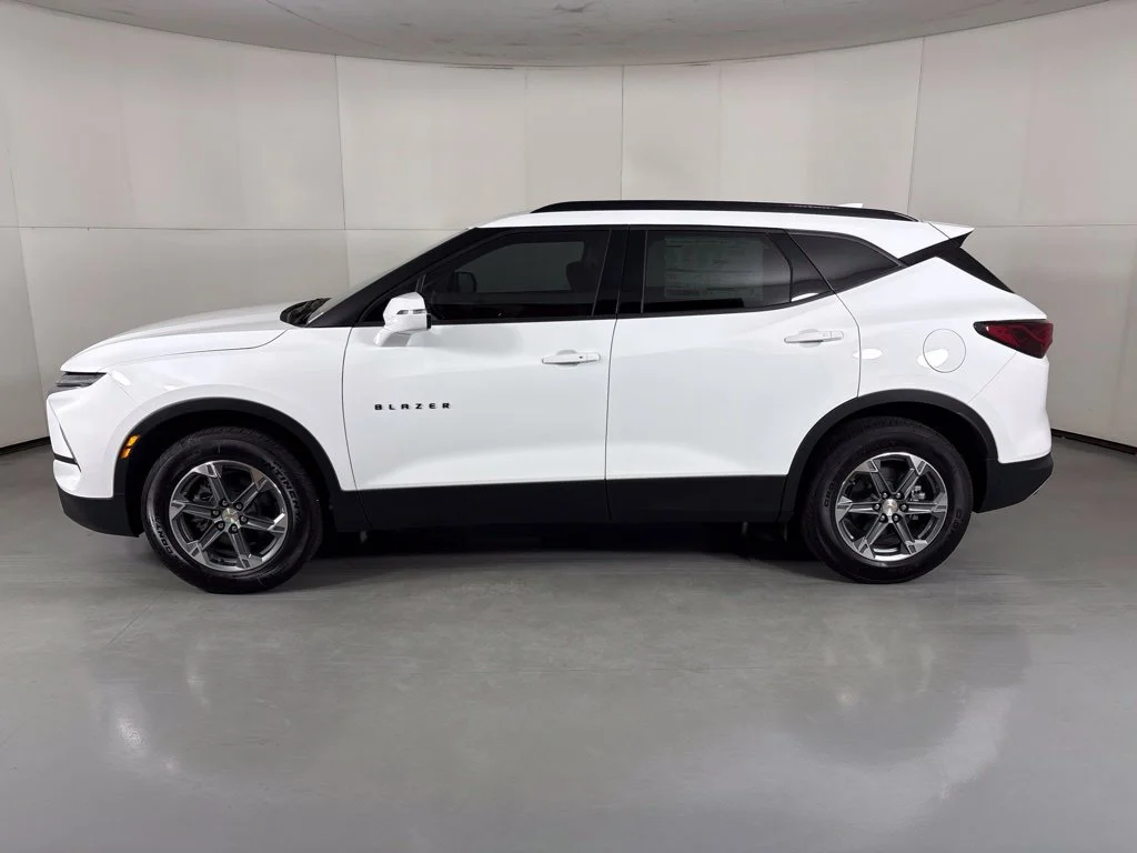 New 2026 Summit White Chevrolet 3LT image 6
