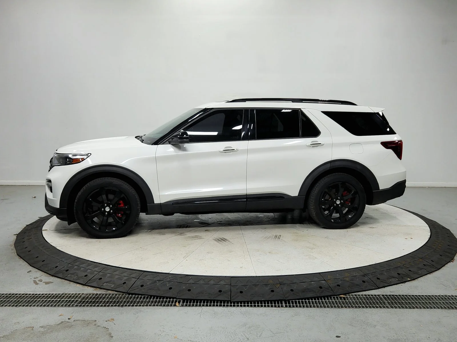 Used 2020 White Ford ST image 5