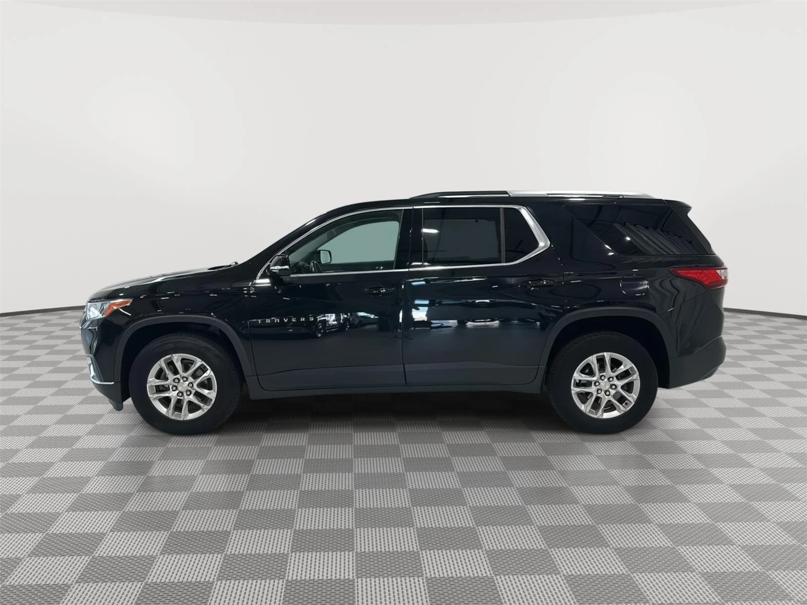Used 2018 Chevrolet Traverse 1LT with VIN 1GNEVGKW1JJ281620 for sale in Alexandria, Minnesota