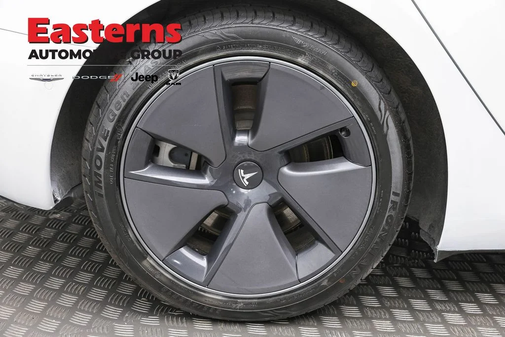 Used 2021 White Tesla Standard Range Plus image 23