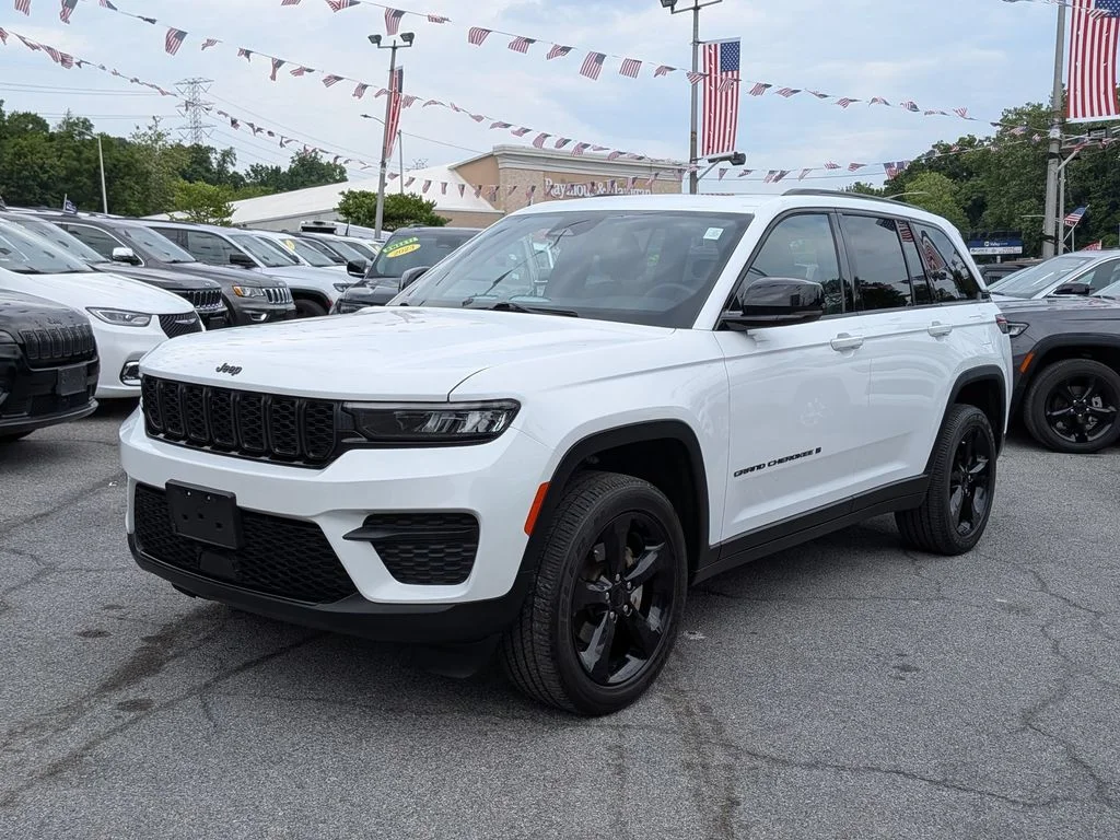 Used 2023 White Jeep Altitude X image 2