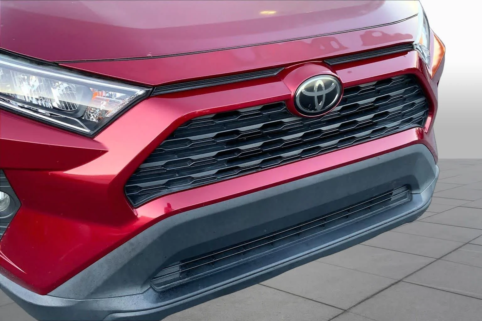 Used 2021 Ruby Flare Pearl Toyota XLE image 27