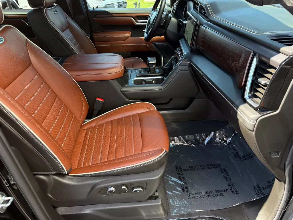 Used 2025 Onyx Black GMC Denali Ultimate image 15
