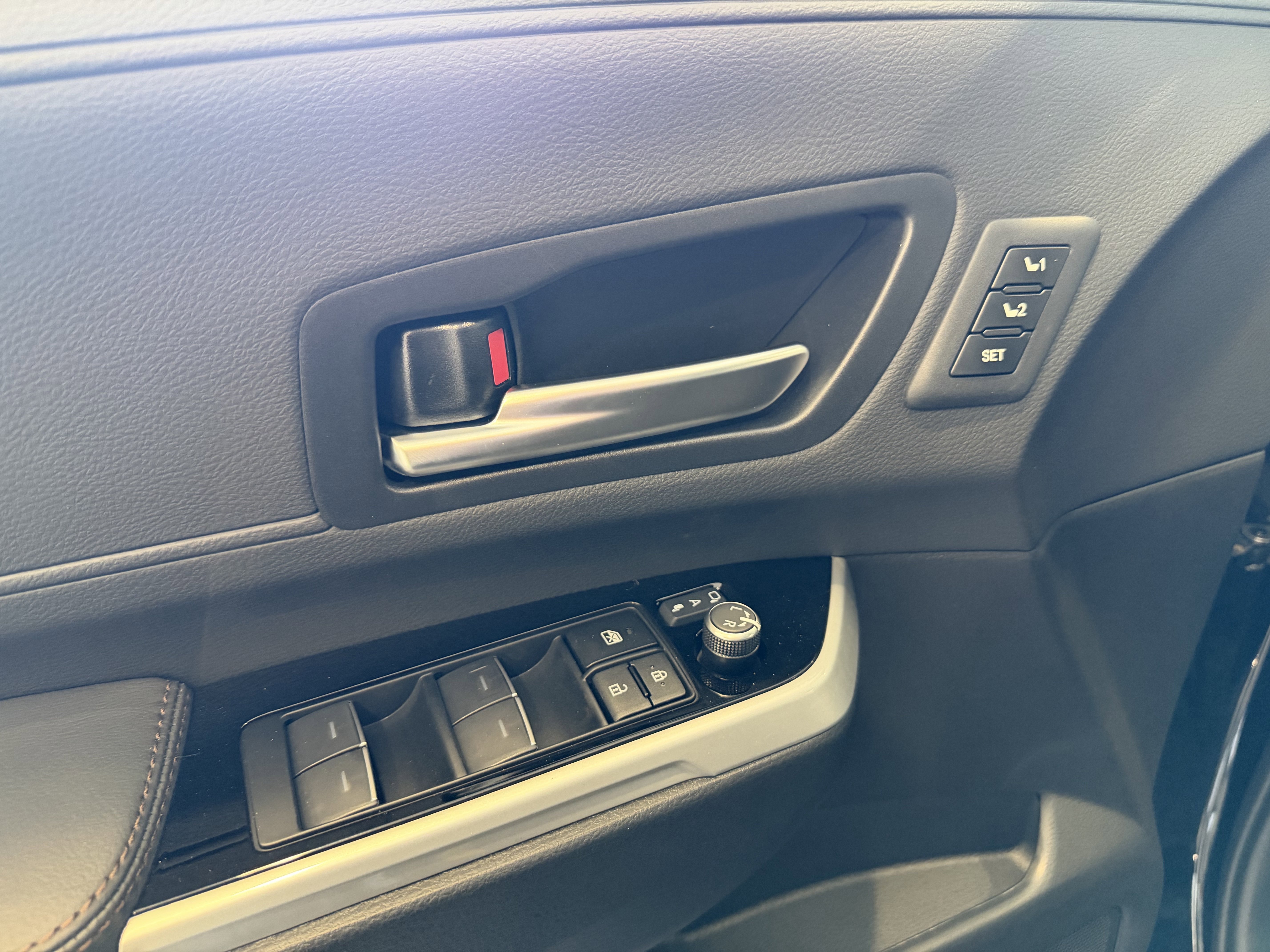 2026 Toyota Sienna Platinum - Photo 54