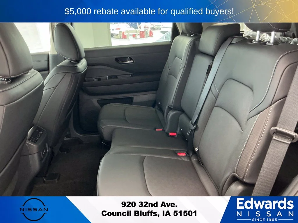 New 2026 Everest White Pearl TriCoat Nissan SL image 16