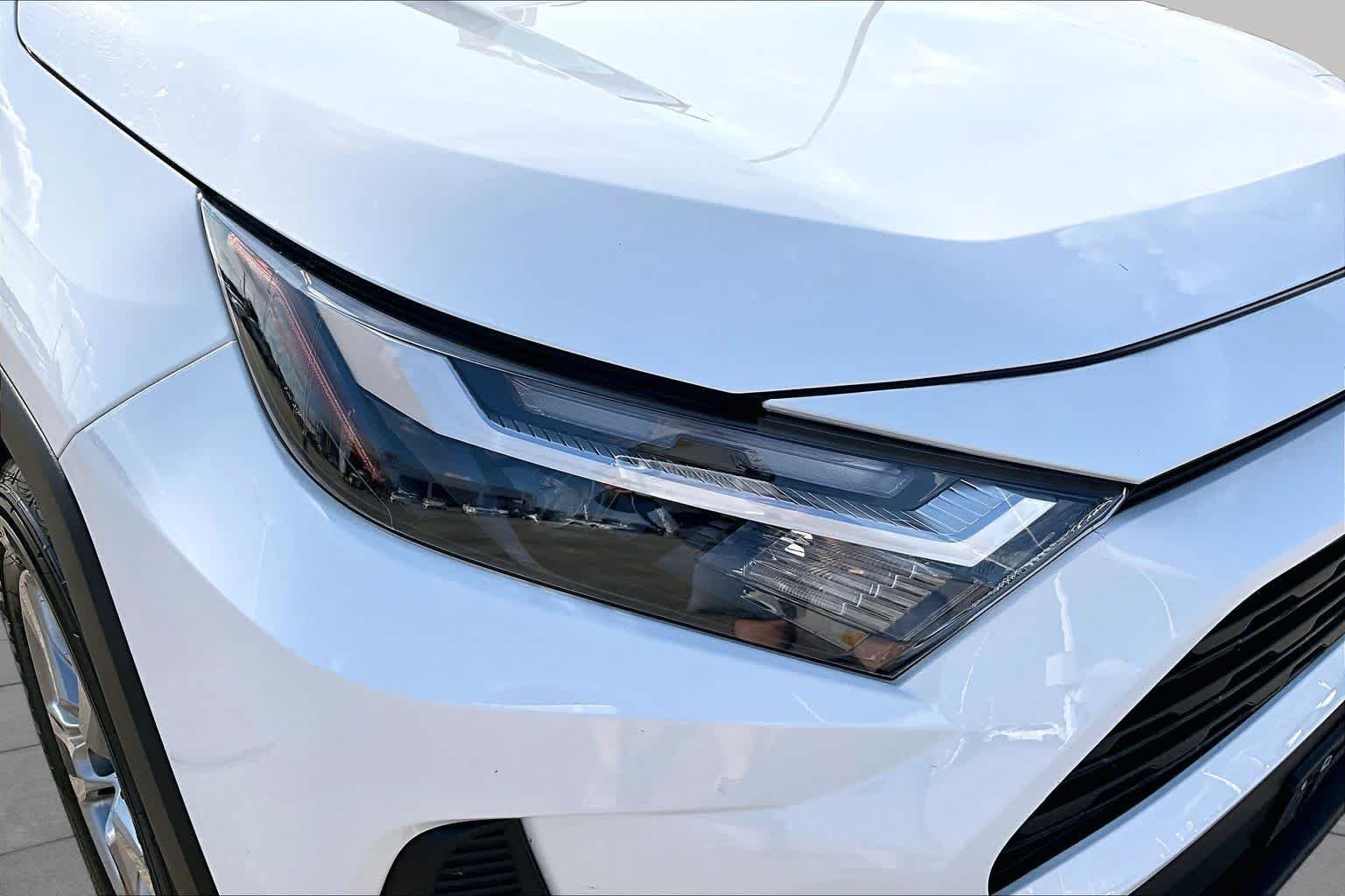 Used 2025 Ice Cap Toyota Hybrid XLE image 26