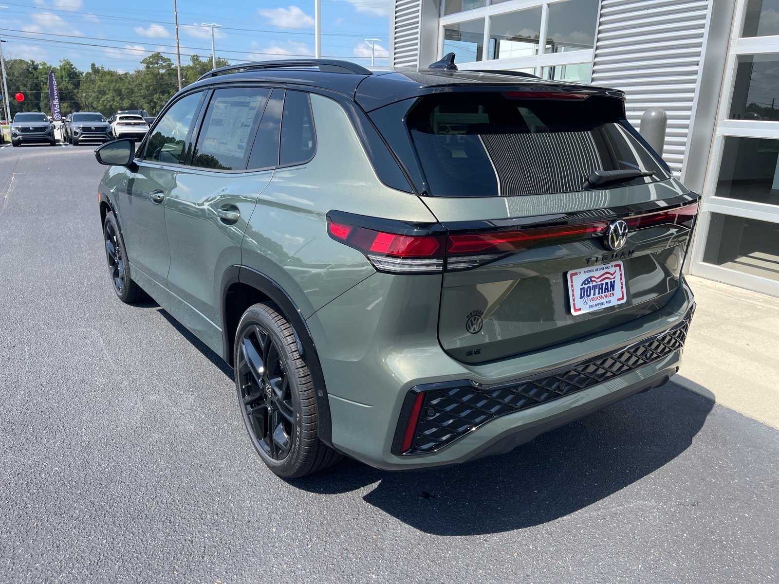 New 2026 Avocado Green W/ Deep Black Roof Volkswagen SE R-Line Black image 13
