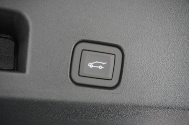 New 2026 Mosaic Black Metallic Chevrolet LT image 9