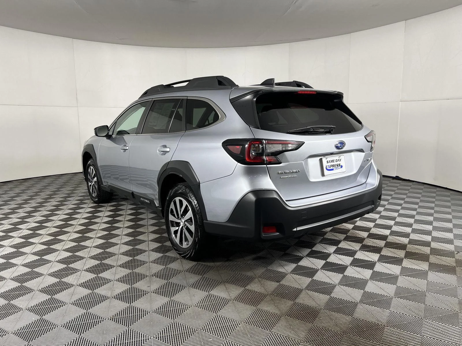 Used 2025 Ice Silver Metallic Subaru Premium image 5
