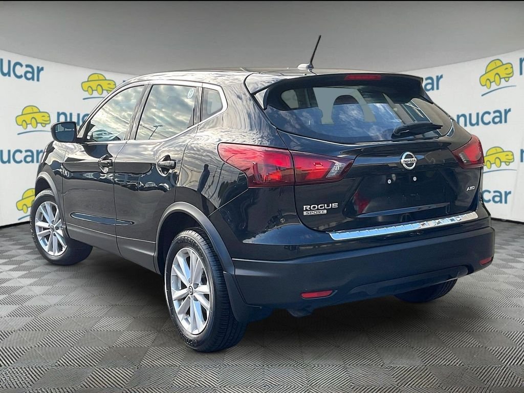 Used 2019 Black Nissan S image 4