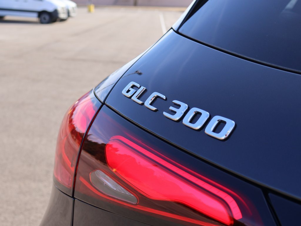 Used 2026 Graphite Grey Metallic Mercedes-Benz GLC 300 image 9
