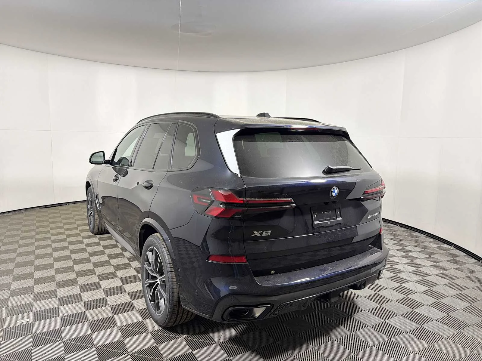New 2026 Carbon Black Metallic BMW xDrive40i image 3