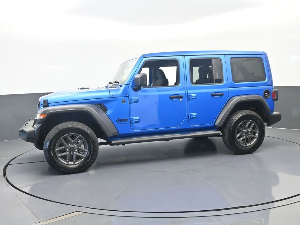 Used 2025 Hydro Blue Pearl Coat Jeep Sport S image 2