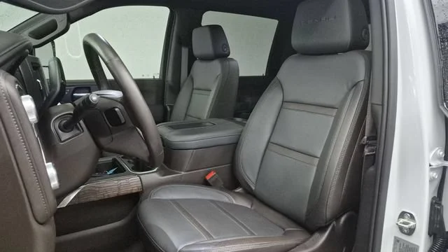 Used 2022 White Frost Tricoat GMC Denali image 14