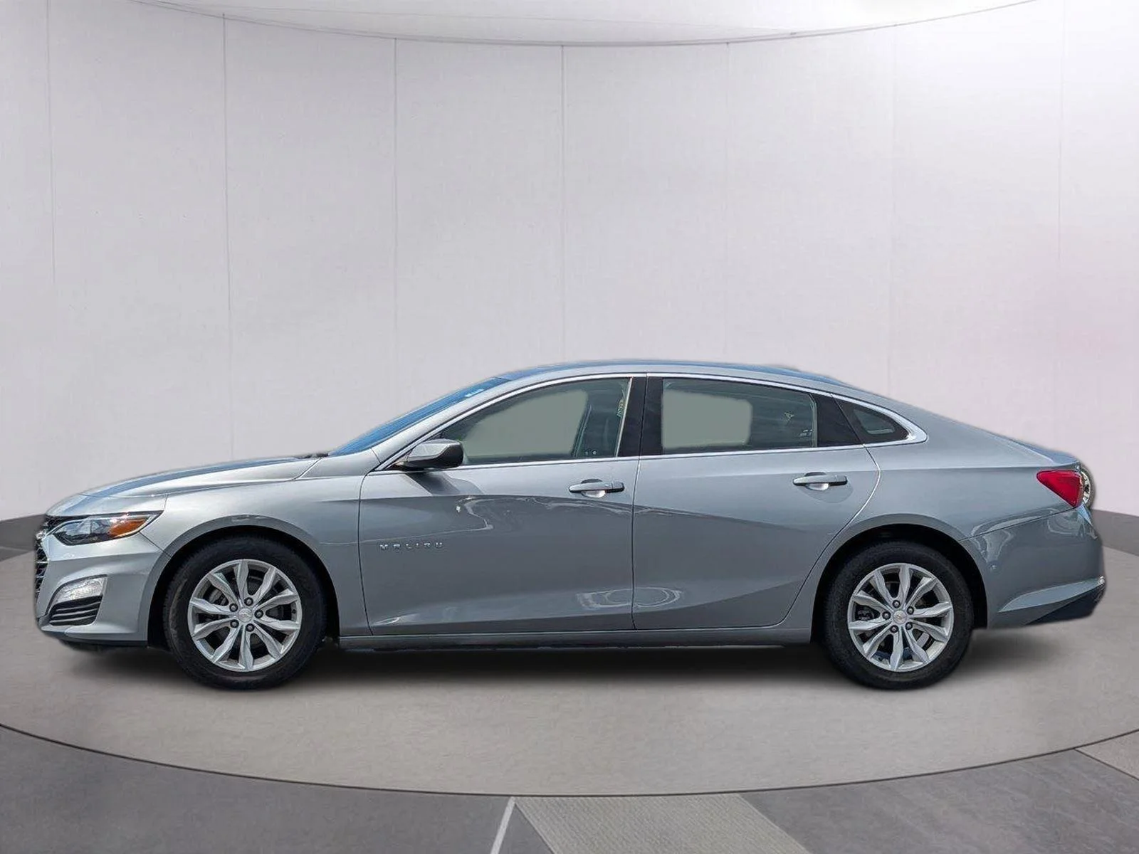 Used 2024 Sterling Gray Metallic Chevrolet LT image 4