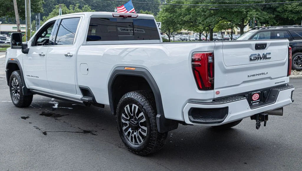 Used 2025 White GMC Denali Ultimate image 4