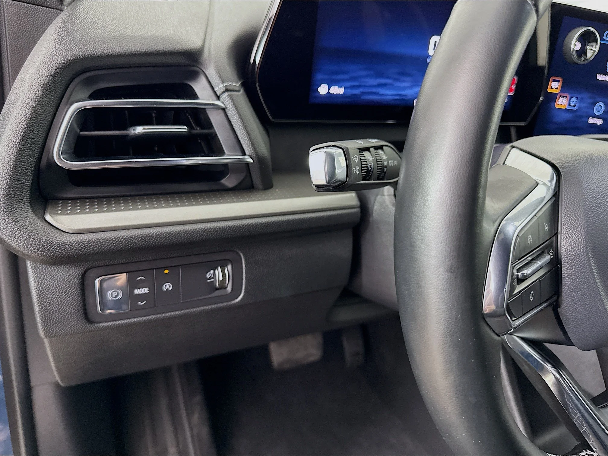 Used 2025 Lakeshore Blue Metallic Chevrolet LT image 12