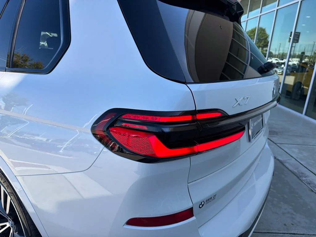 New 2027 White BMW xDrive40i image 14