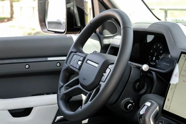 New 2026 Tasman Blue Land Rover X-Dynamic SE image 19