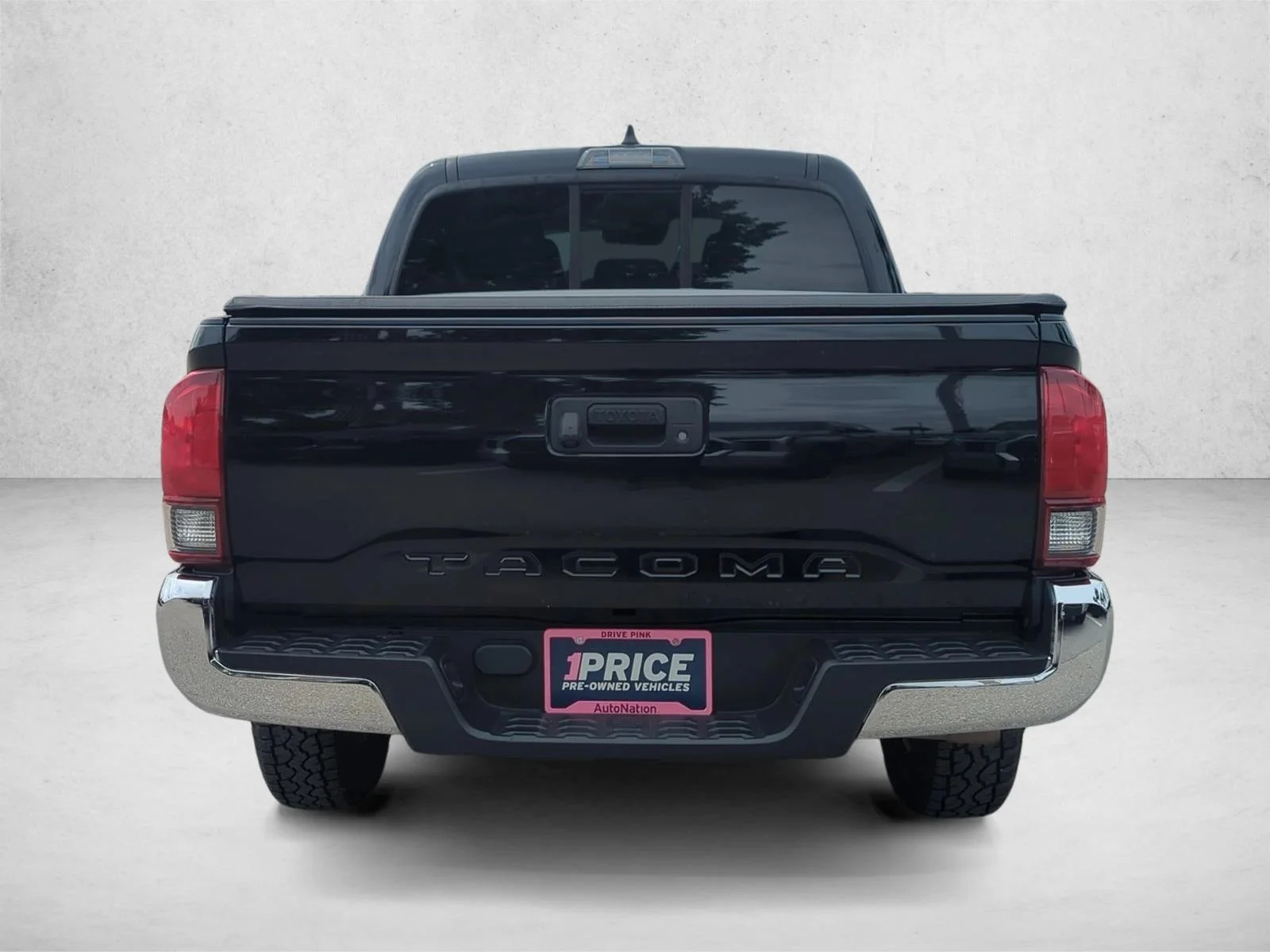 Used 2022 Midnight Black Metallic Toyota SR5 image 6