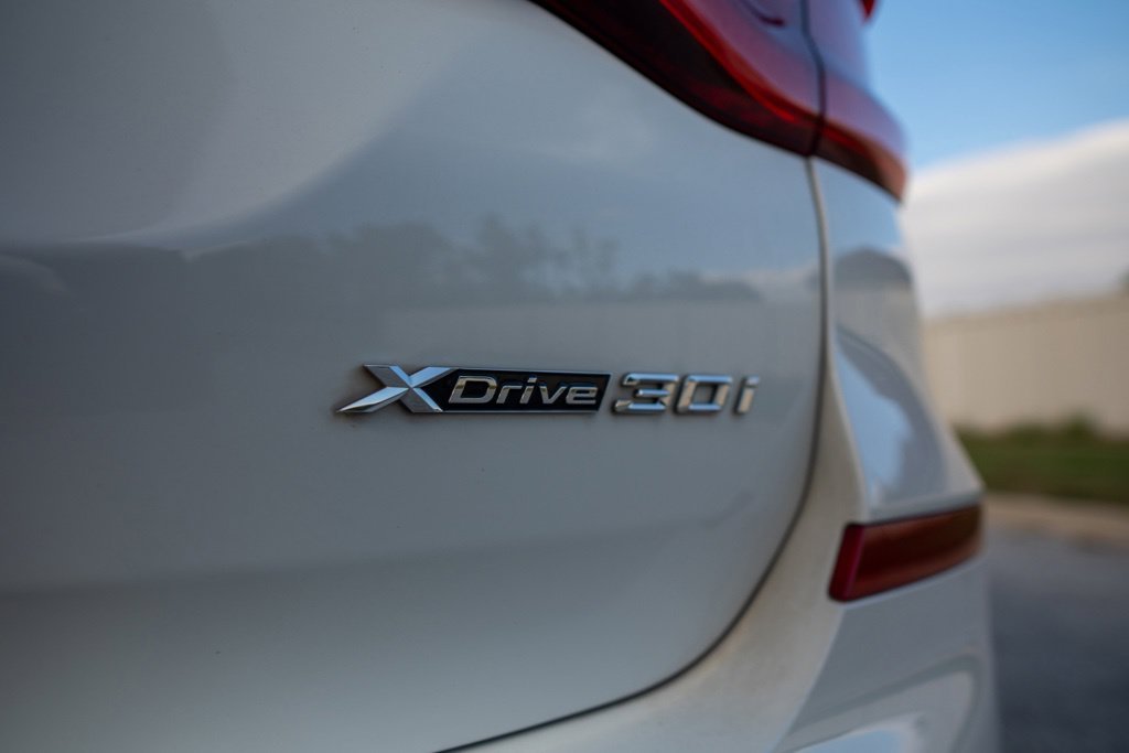 Used 2021 Alpine White BMW xDrive30i image 8