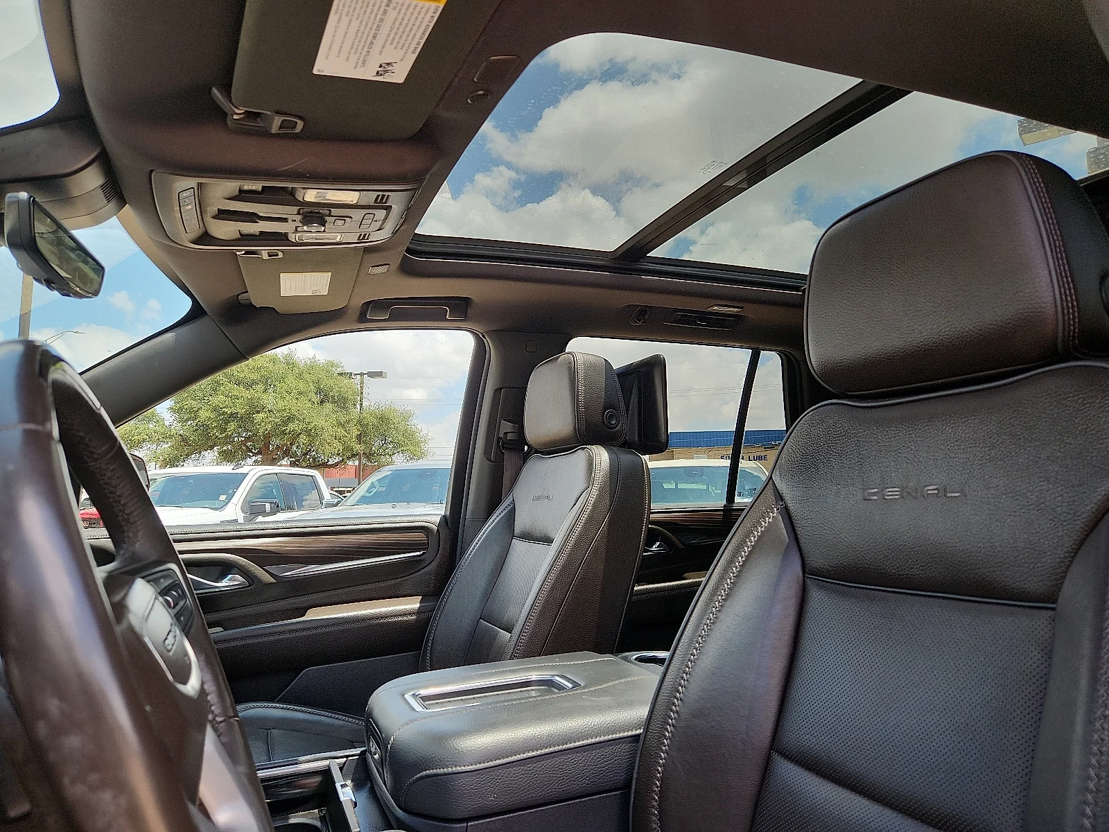 Used 2024 White GMC Denali image 13