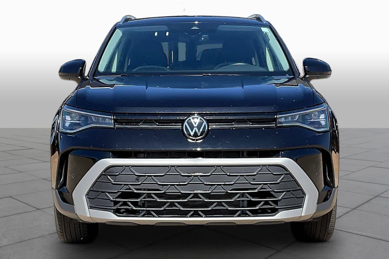 Used 2025 Deep Black Pearl Volkswagen SE image 5