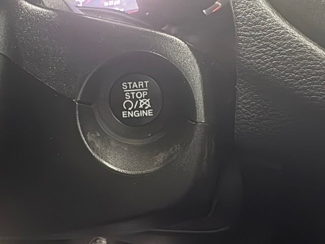 Used 2020 White Jeep Trailhawk image 25
