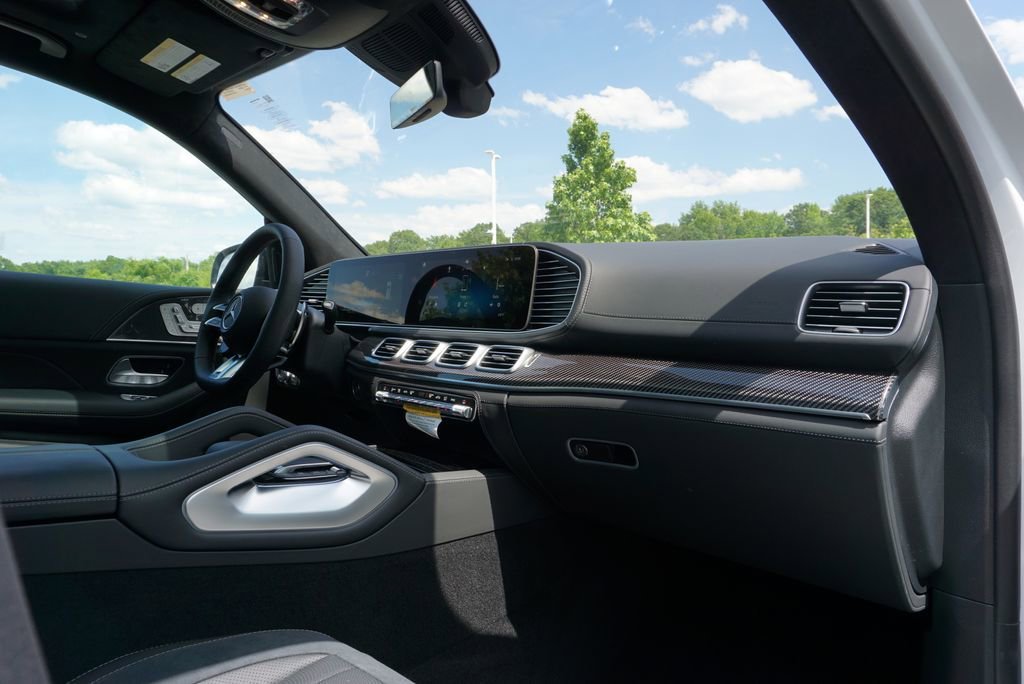 New 2026 MANUFAKTUR Moonlight White Metallic Mercedes-Benz GLE 63 S AMG® image 121