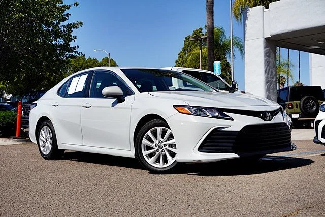 2024 Toyota Camry LE's photo