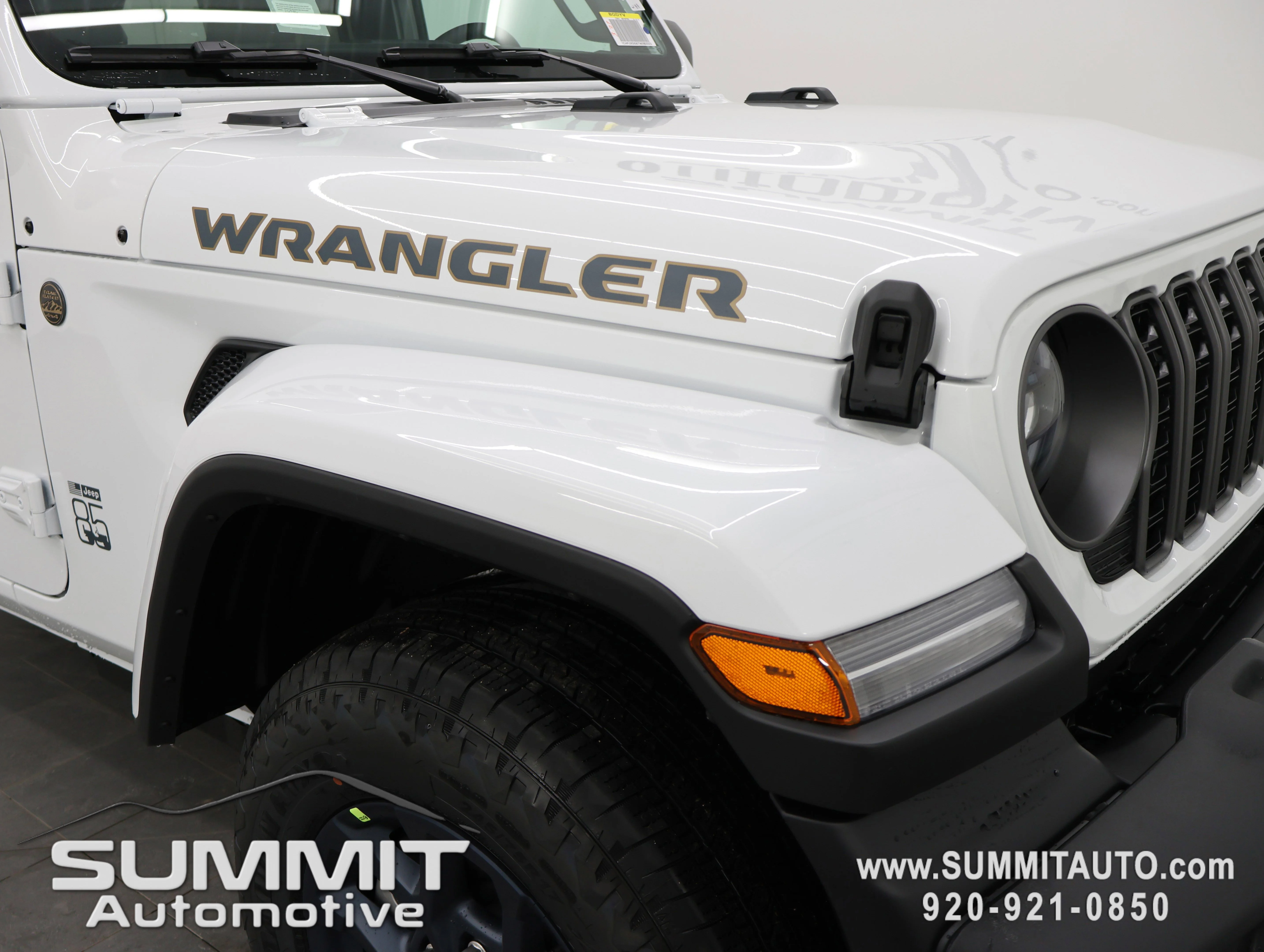 New 2026 Bright White Clear-Coat Exterior Paint Jeep 85th Anniversary Edition image 24