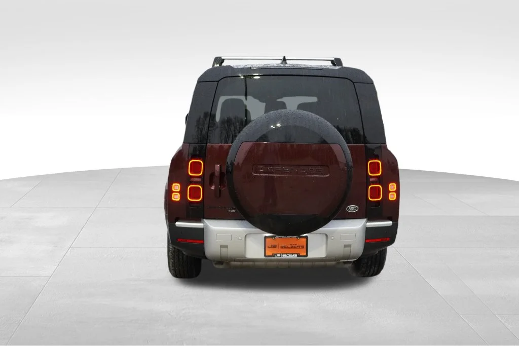 Used 2023  Land Rover SE image 6