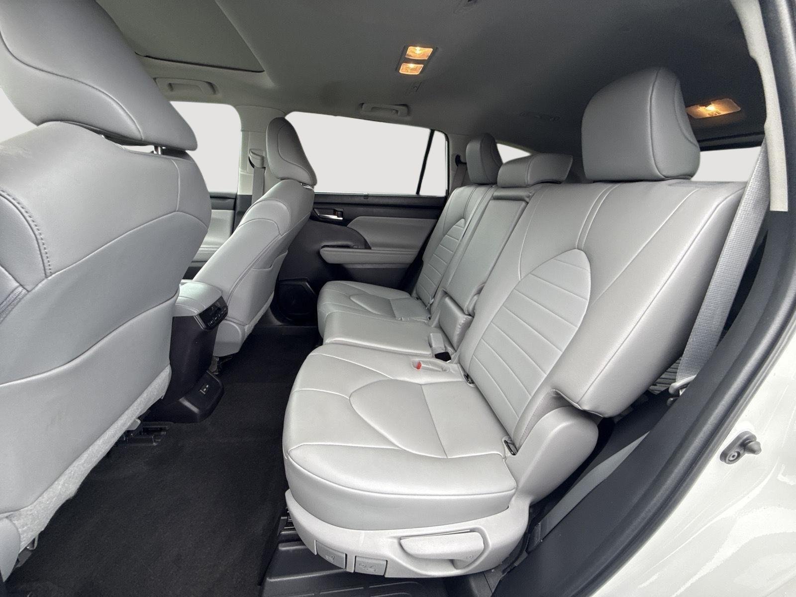 Used 2023 Wind Chill Pearl Toyota XLE image 25