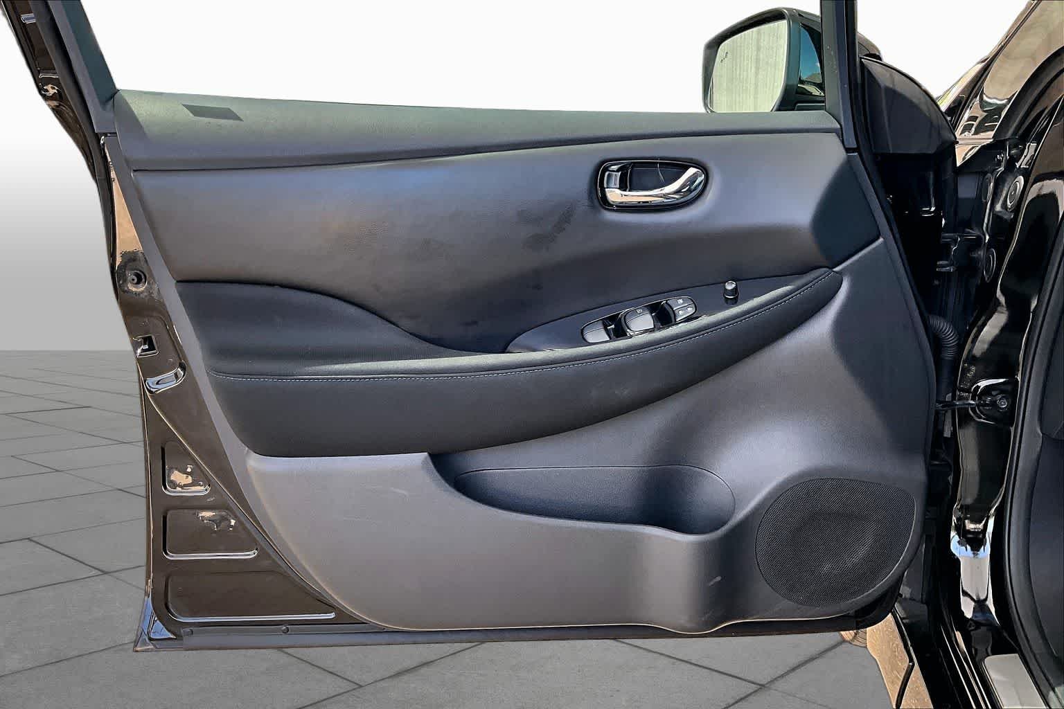 Used 2025 Super Black Nissan SV PLUS image 20
