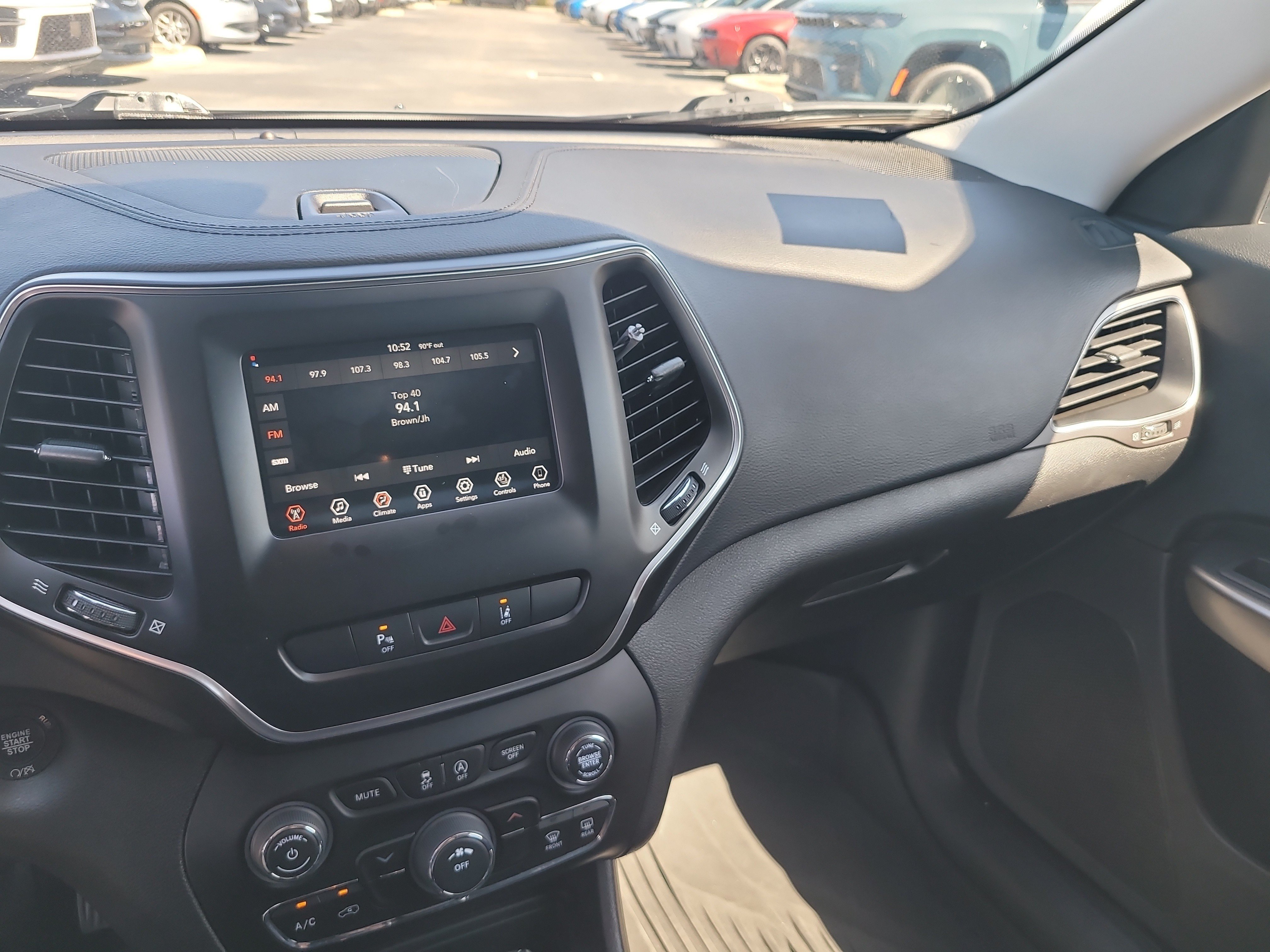 Used 2021 Sting-Gray Clearcoat Jeep Latitude Plus image 20
